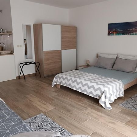 Studio Apartman Dori Pula Exterior photo